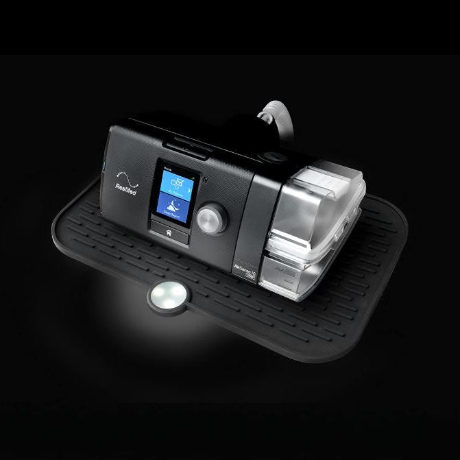 Black Knight GLO - Protection de table de chevet avec lumière incluse